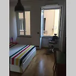 דירה Cozy Loft In The Very Heart Of Old Town ג'נובה
