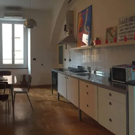 Cozy Loft In The Very Heart Of Old Town Lägenhet Genua